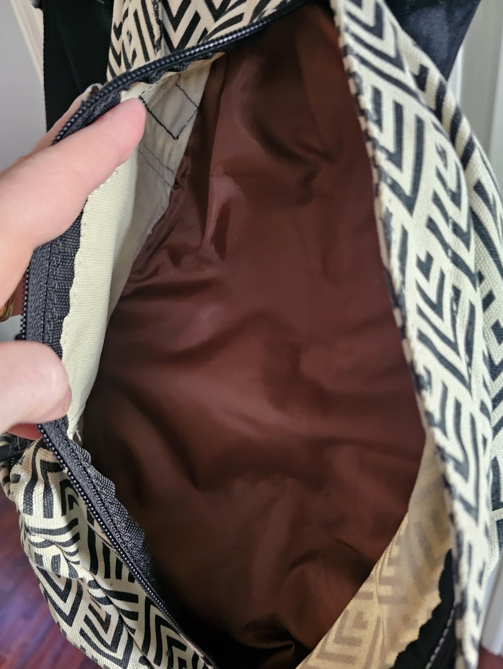 Full Size Kavu Sling Bag Cream & Black - Picture 5 of 7
